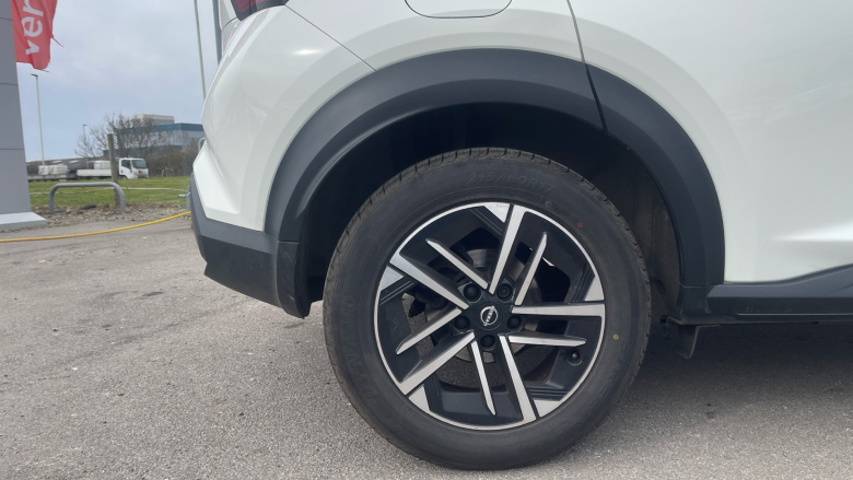 Nissan Juke 1.0 DiG-T N-Connecta 5dr Petrol Hatchback
